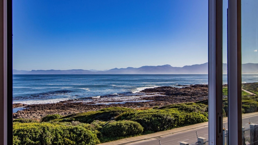 4 Bedroom Property for Sale in Perlemoenbaai Western Cape